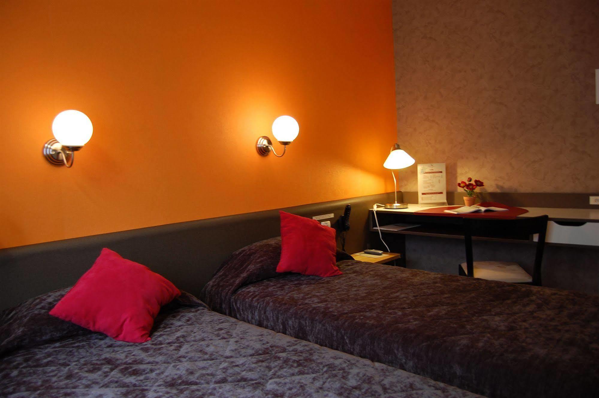 Logis Hotel Du Midi - Saint Etienne Sud Εξωτερικό φωτογραφία