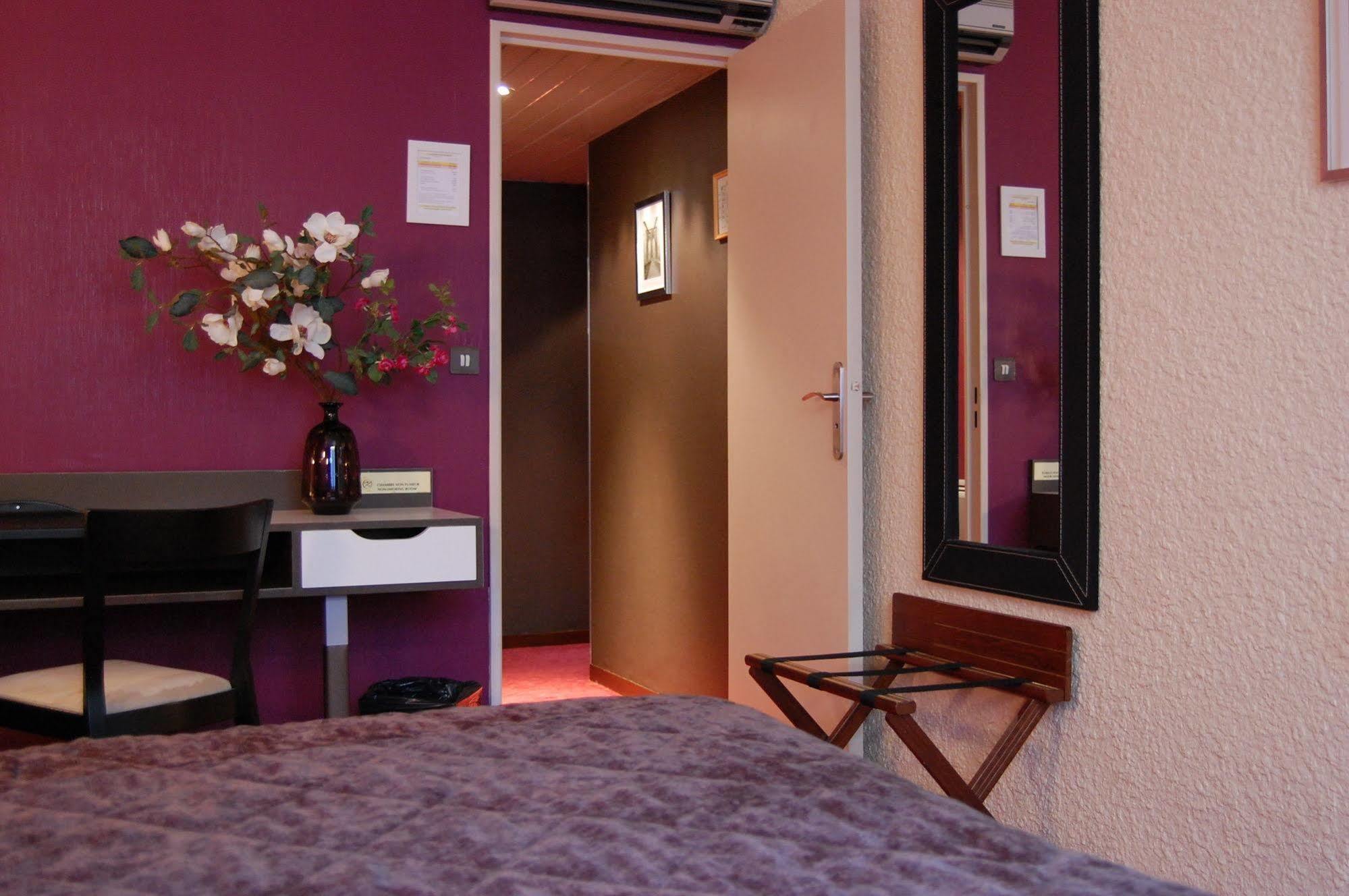 Logis Hotel Du Midi - Saint Etienne Sud Εξωτερικό φωτογραφία