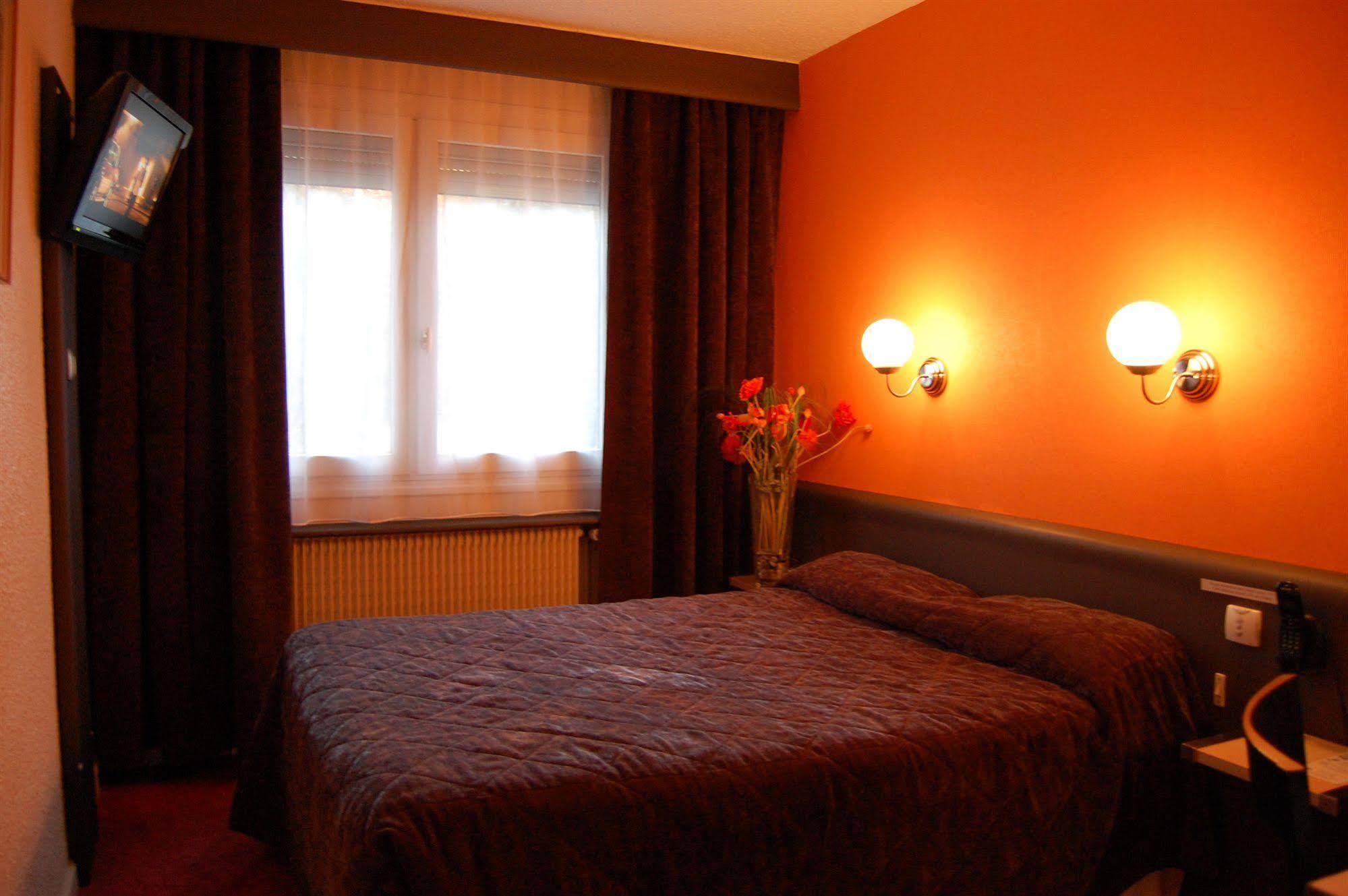 Logis Hotel Du Midi - Saint Etienne Sud Εξωτερικό φωτογραφία